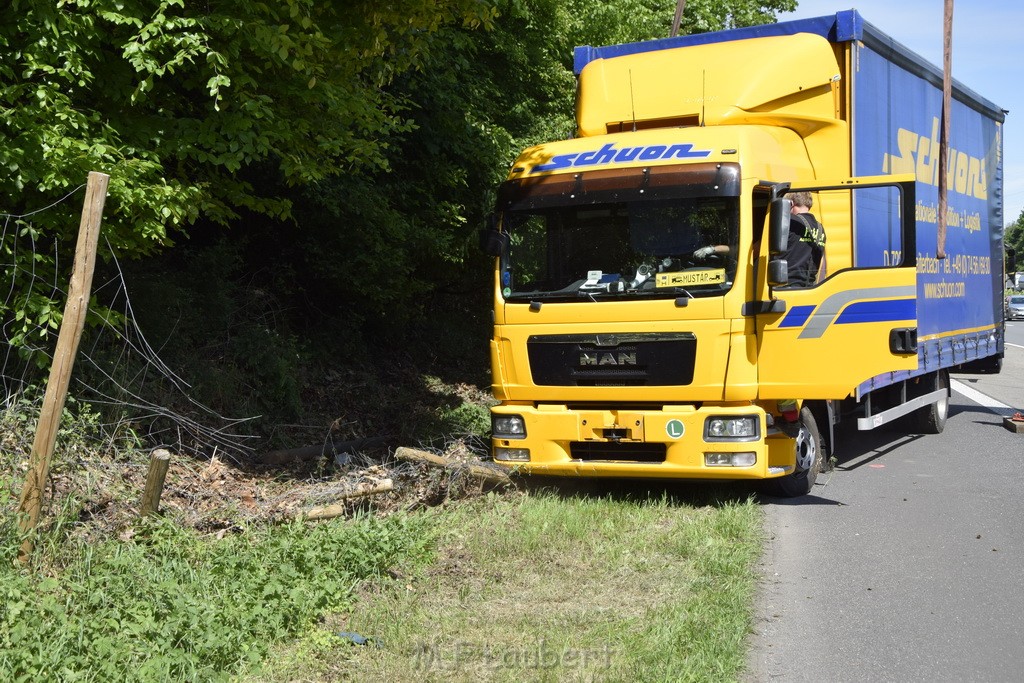 LKW in Boeschung A 3 Rich Frankfurt Hoehe Roesrath Lohmar P205.JPG - Miklos Laubert